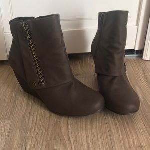 Brand new Blowfish brown booties